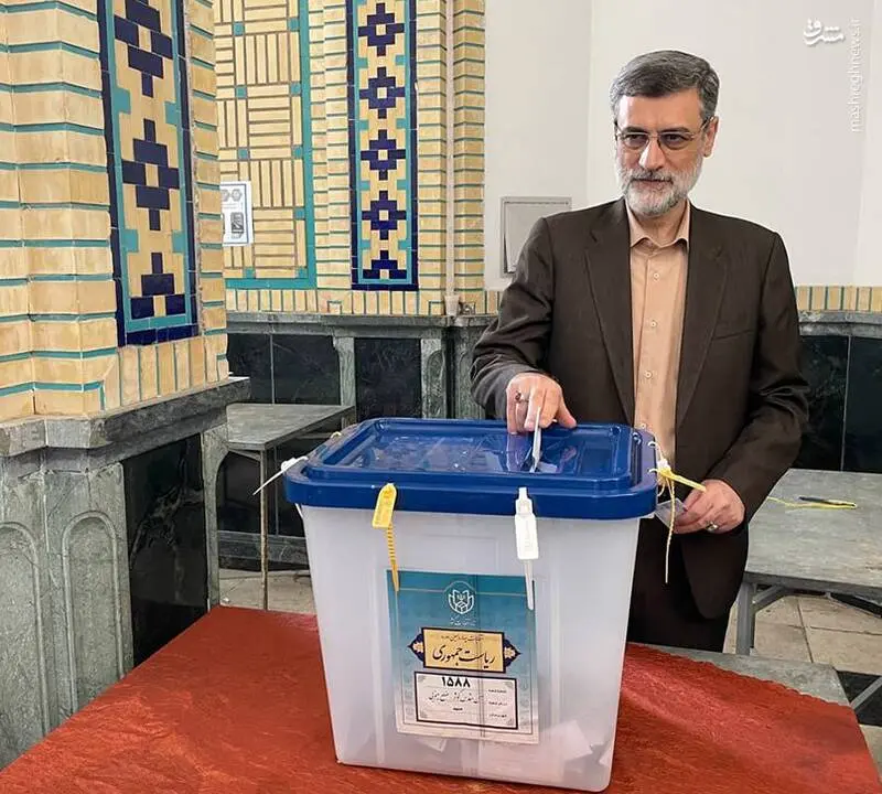 قاضی‌زاده‌هاشمی رأی خود را به صندوق انداخت+ عکس