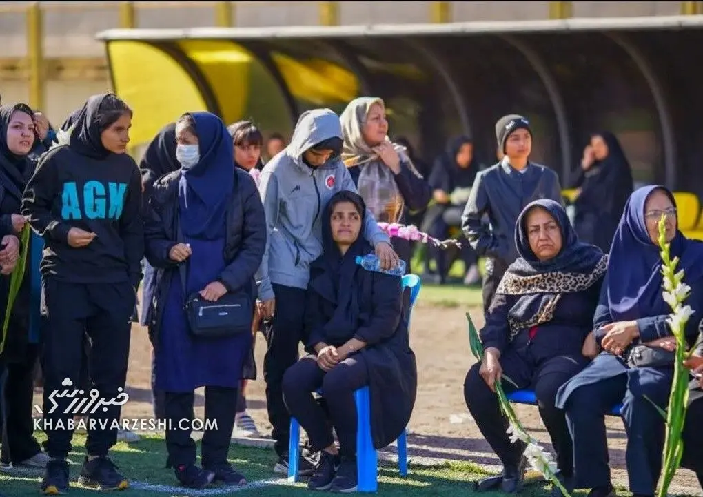 تصاویر تلخ و سوزناک از مراسم تشییع پیکر دختر فوتبالیست ایرانی