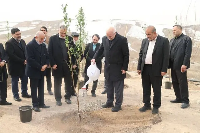 اقدام جالب قالیباف در جاده تلو+عکس