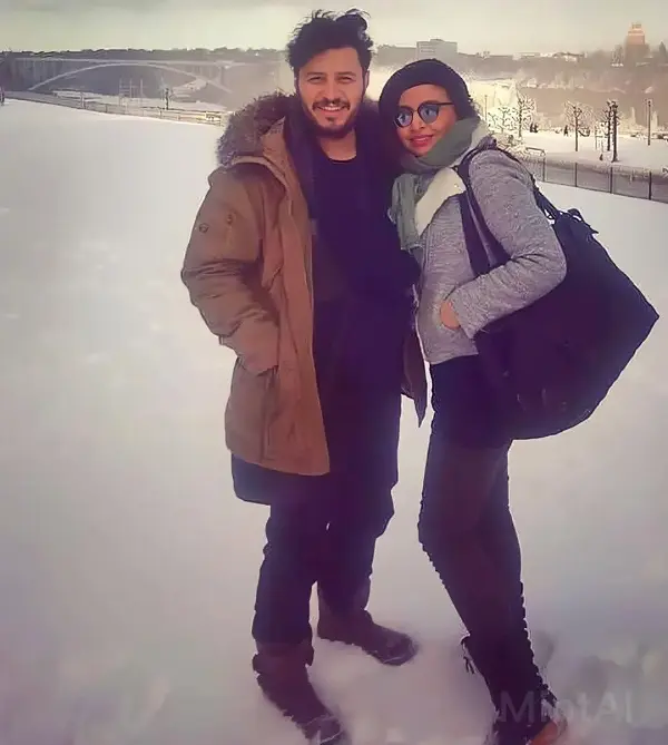 تیپ پر حاشیه همسر جواد عزتی در یک روز برفی