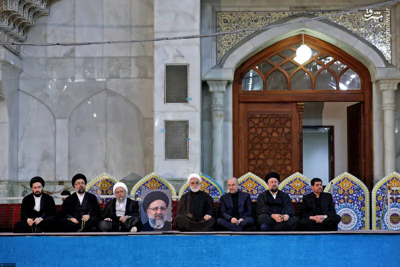 سران قوای سه گانه در مراسم بزرگداشت بنیان گذار جمهوری اسلامی حضرت امام خمینی(ره) در حرم مطهر ایشان حضور پیدا کردند.