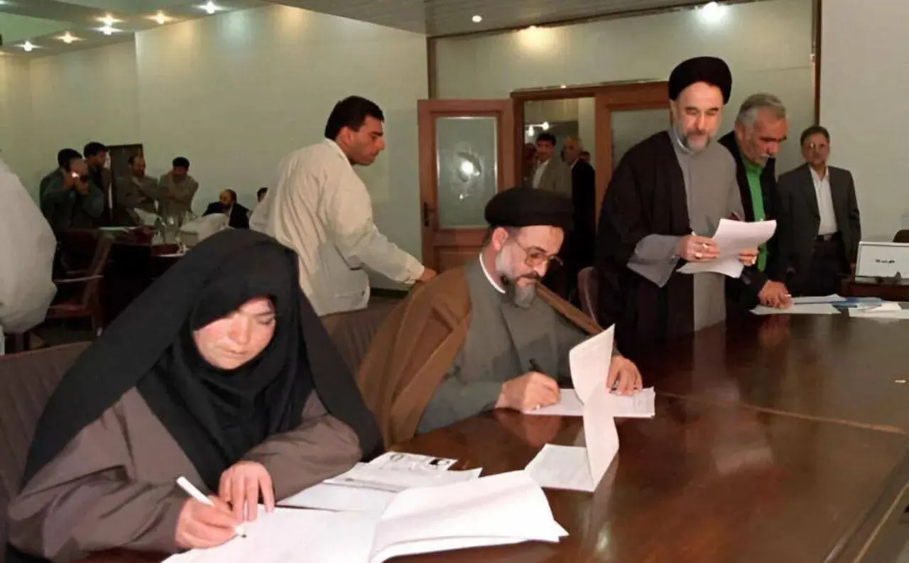 عکس دیده نشده از سید محمد خاتمی در ستاد انتخابات