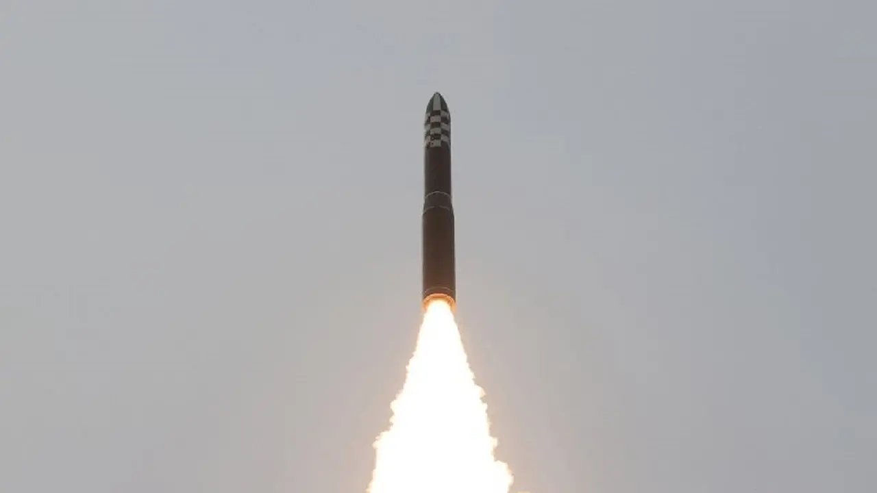 نظارت رهبر کره شمالی بر آزمایش موشکی جدید