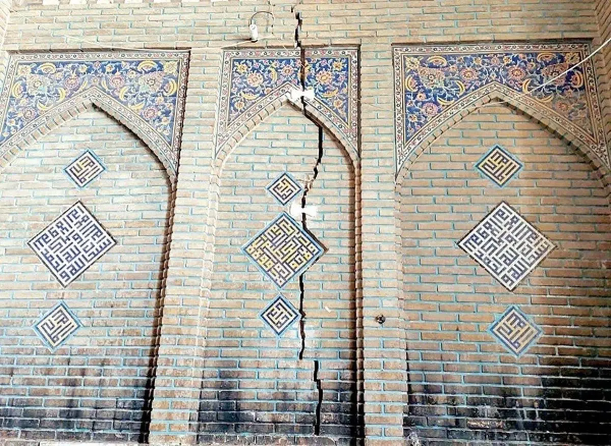 آژیر قرمز در اصفهان/ فرونشست به آثار باستانی هم رسید