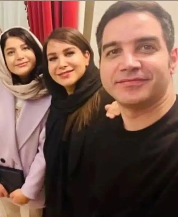 محسن یگانه در کنار دو خواهرش در کنسرت +عکس