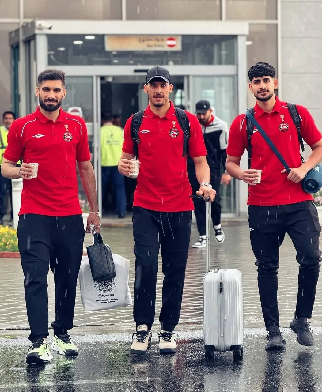 جام قهرمانی روی لوگو تراکتور+عکس