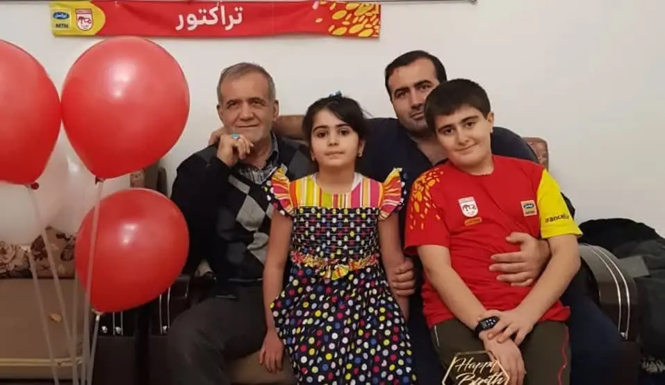ماجرای تصویر پزشکیان با کیک تراکتور چه بود؟