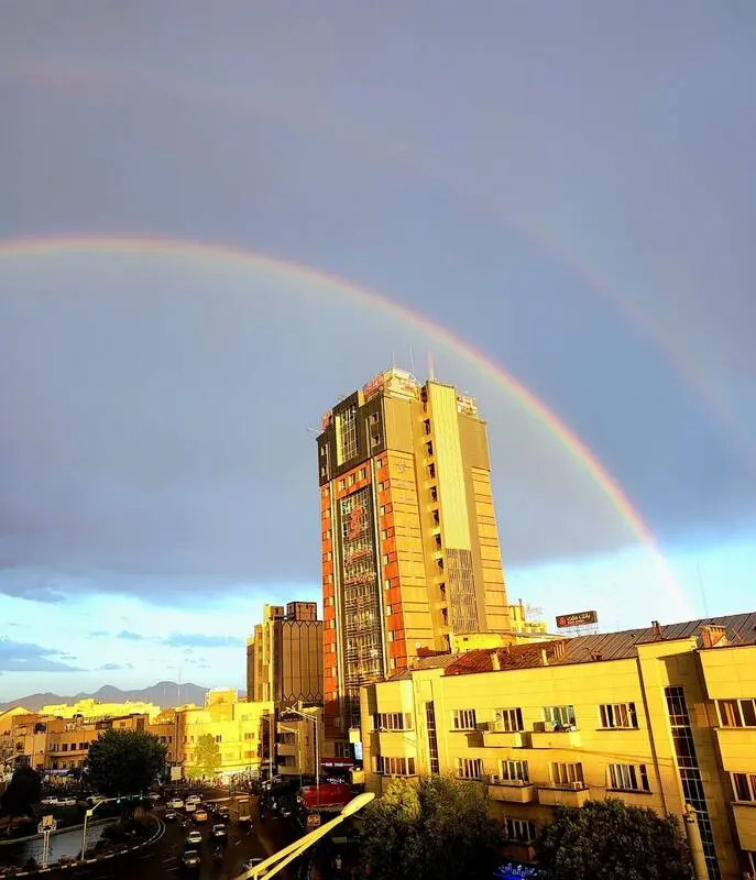 لحظه ایجاد رنگین‌کمانِ دوقلو در آسمان تهران+عکس