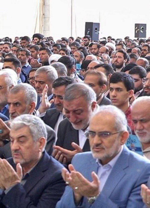  از پایگاه خبری چند ثانیه، تصویری از زاکانی، شهردار تهران در نماز عید فطر مورد توجه کاربران فضای مجازی قرار گرفته است.