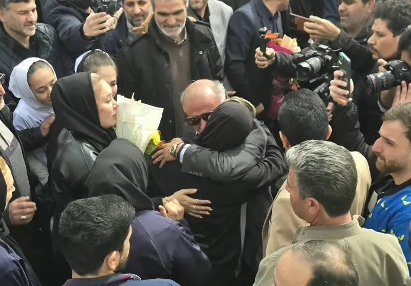 1404122813184122236086884