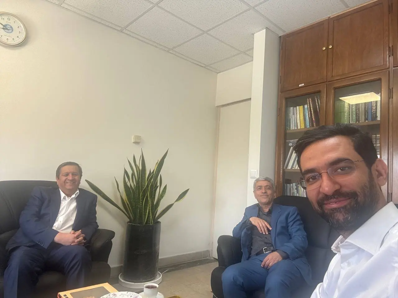 آذری جهرمی در کنار گزینه وزارت اقتصاد+عکس