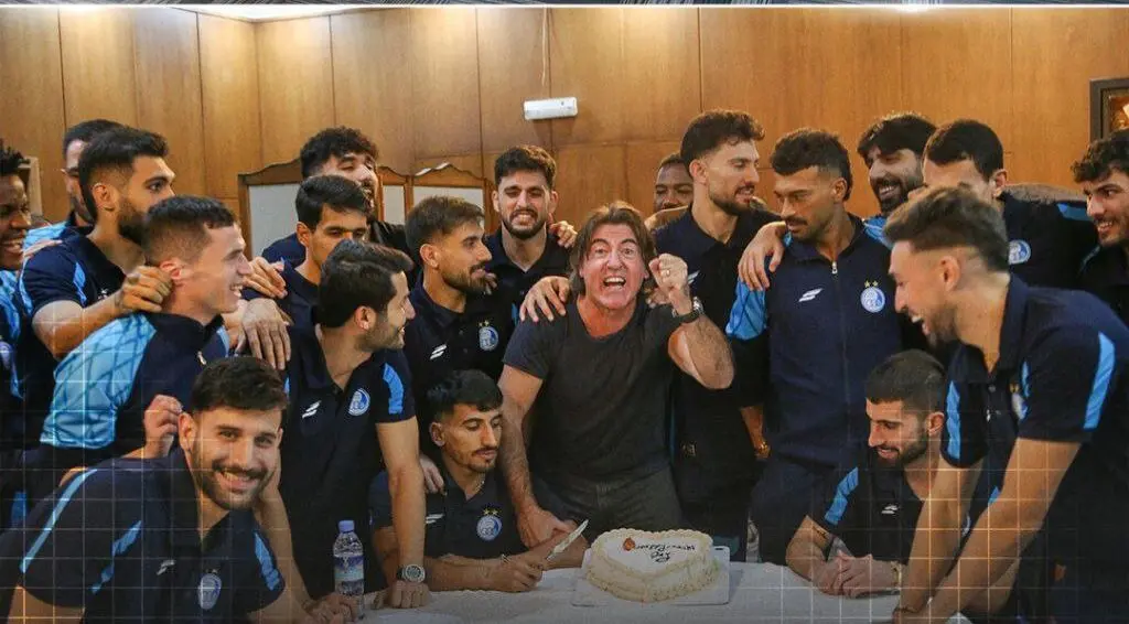  بازیکنان استقلال ساپینتو را سورپرایز کردند! +عکس 