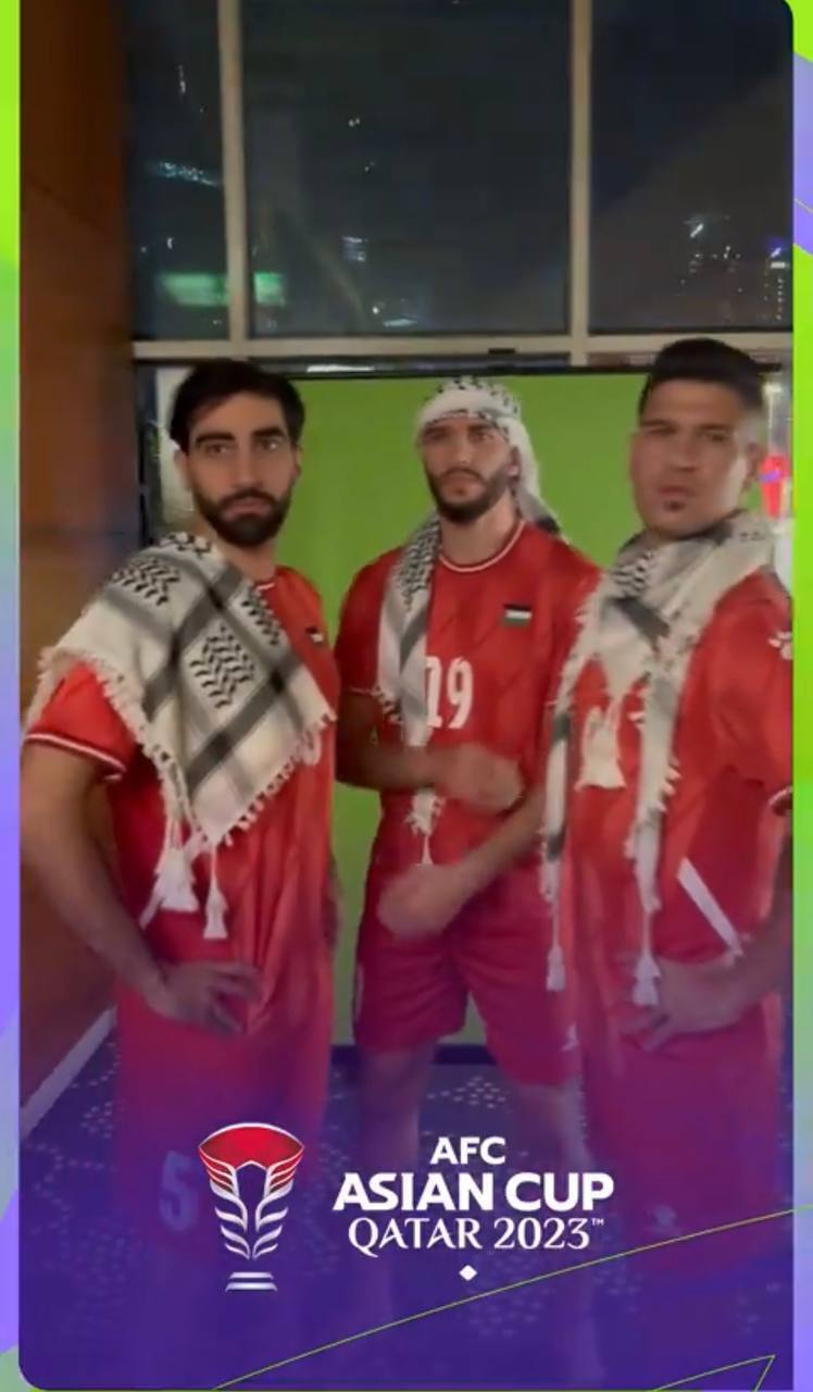 بازیکنان تیم ملی فلسطین با چفیه در جام ملتهای آسیا ۲۰۲۳
