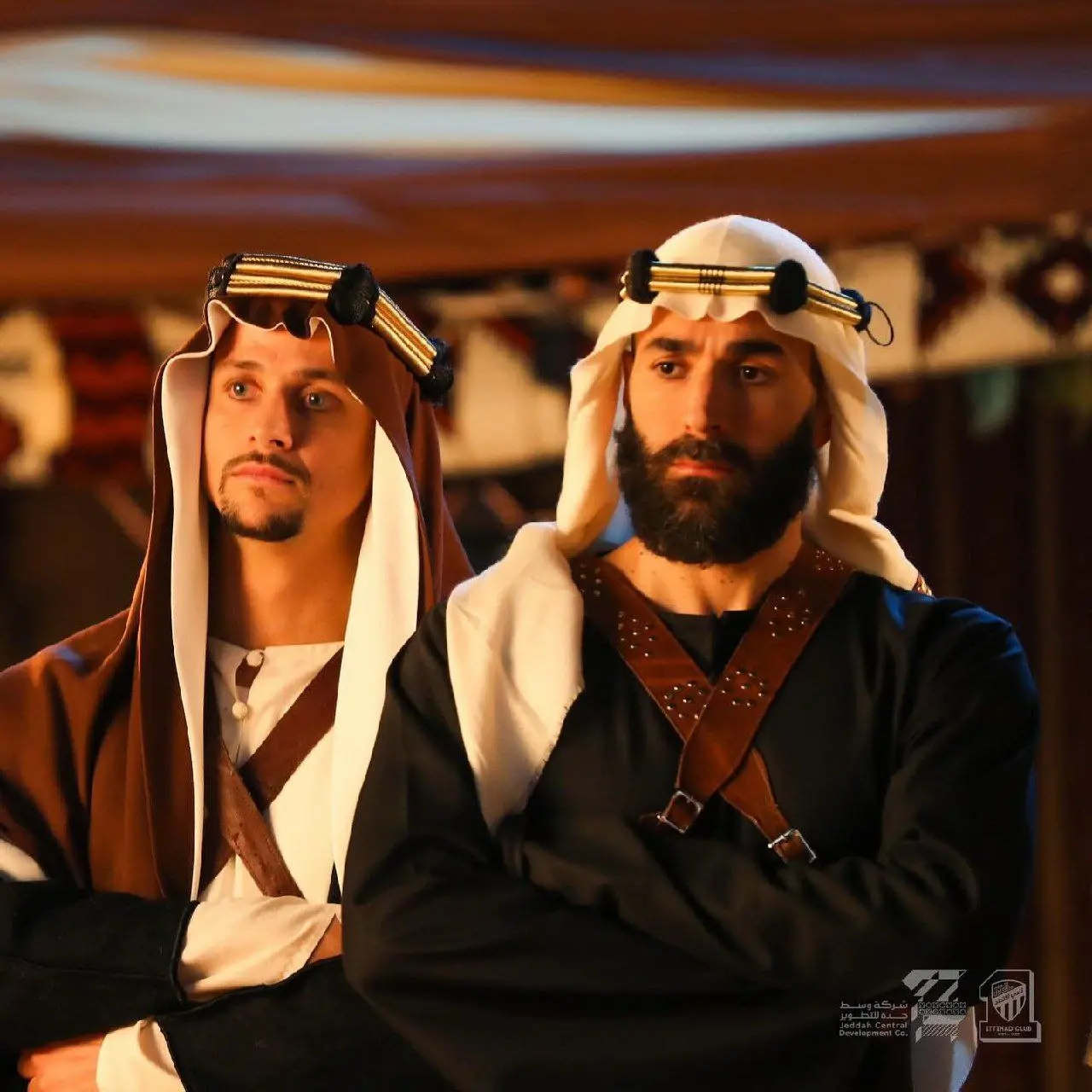 چهره‌ی بهت‌زده کریم بنزما در لباس عربی