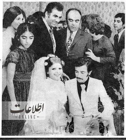 تیپ علی حاتمی با سبیل در عروسی با زری خوشکام ۵۰ سال پیش