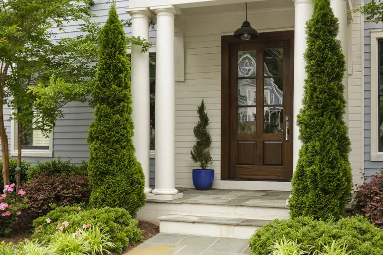 ۵ رنگ درب ورودی که خانه شما را گران‌قیمت نشان می‌دهند