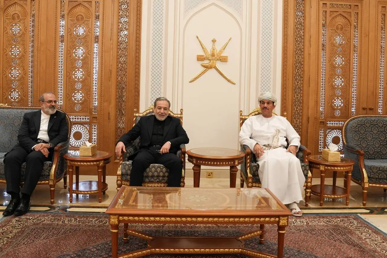 5372193