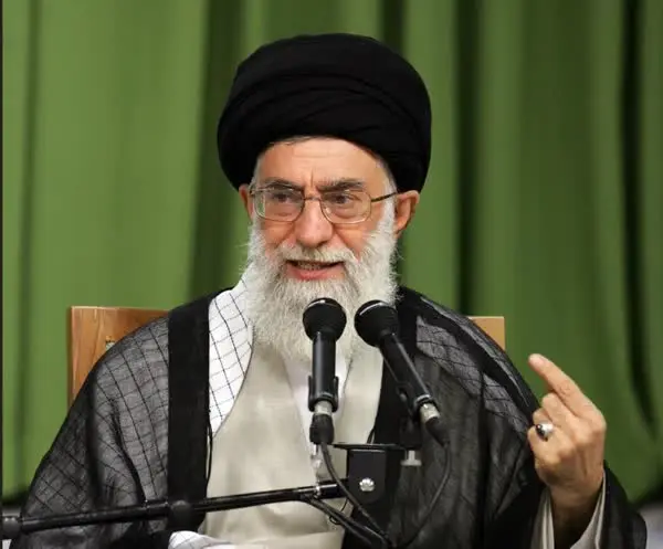 ببینید| اولین باری که آیت‌الله خامنه‌ای شعر «علی ای همای رحمت» را شنیدند