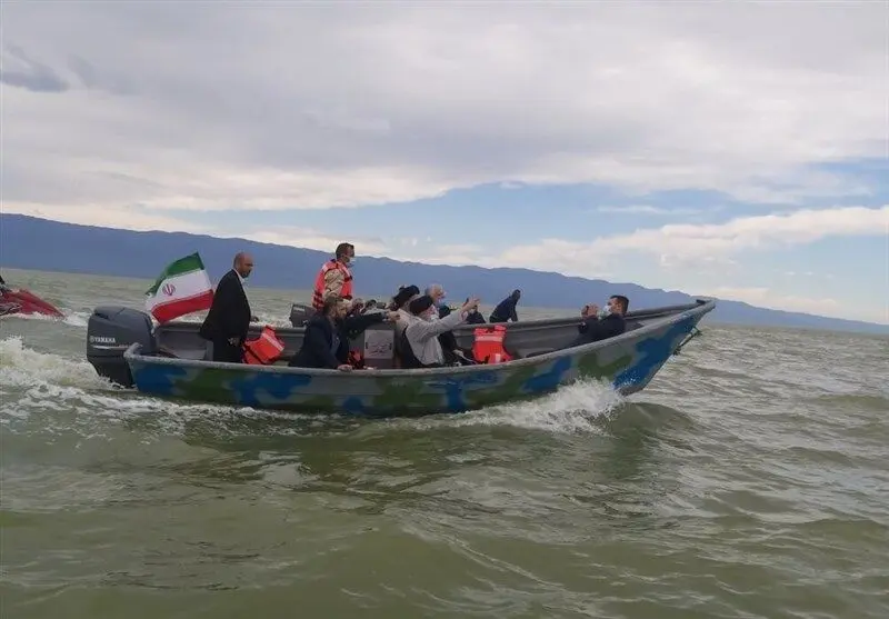 قایق سواری ابراهیم رئیسی در حاشیه سفر به گلستان1