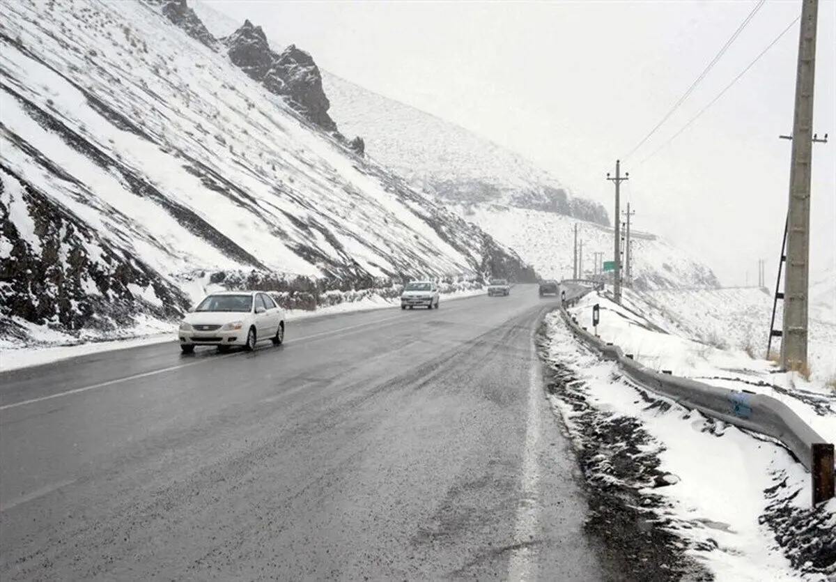 ترافیک سنگین در آزادراه کرج-تهران/ محور چالوس مسدود است