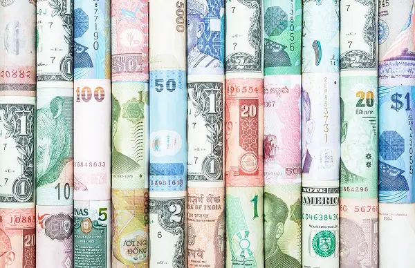 قیمت دلار و یورو امروز سه‌شنبه ۱۰ بهمن ۱۴۰۲ + جدول