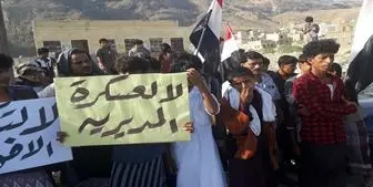 آتش در خودروی نیروهای سعودی به دست قبایل یمنی 
