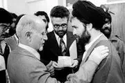  چه کسی پیشنهاد هجرت امام خمینی از عراق به پاریس را مطرح کرد؟