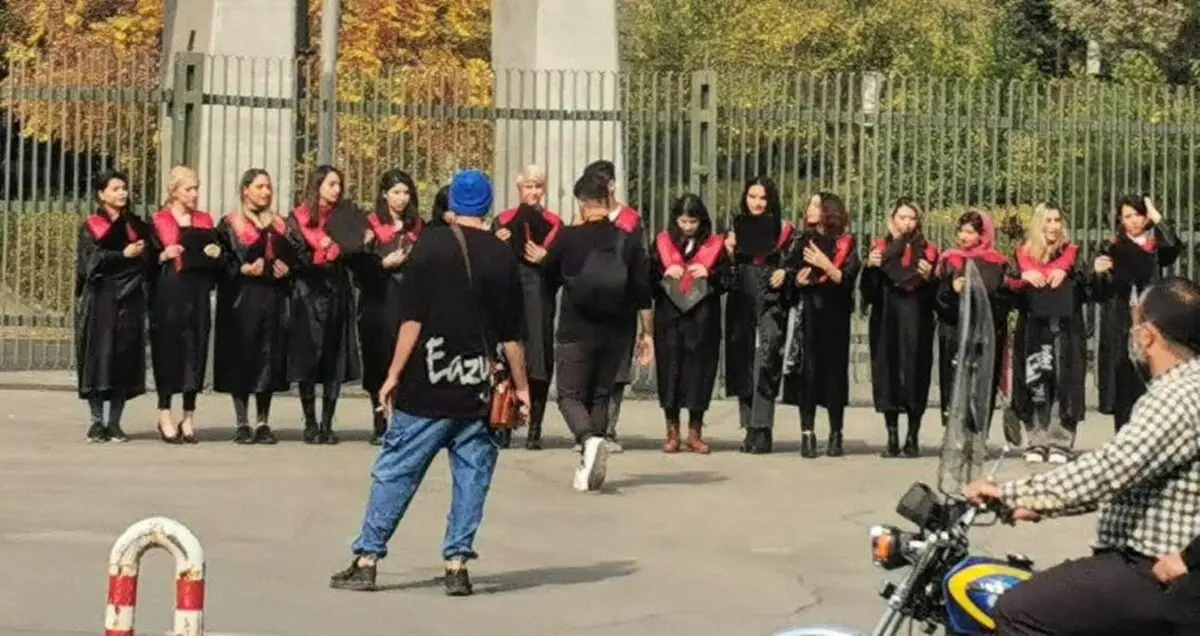 ماجرای عکس کشف حجاب دسته جمعی دانشجویان دانشگاه تهران