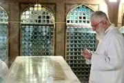غبارروبی مضجع مطهر حضرت امام رضا(ع) با حضور امام خامنه‌ای
