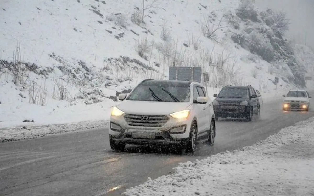 تردد روان در چالوس/ بارش برف و باران در البرز و تهران