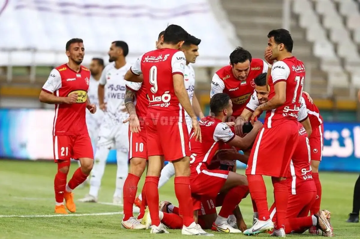 حاشیه های بازی پرسپولیس و استقلال| سنگ هواداران فیلمبردار را مصدوم کرد