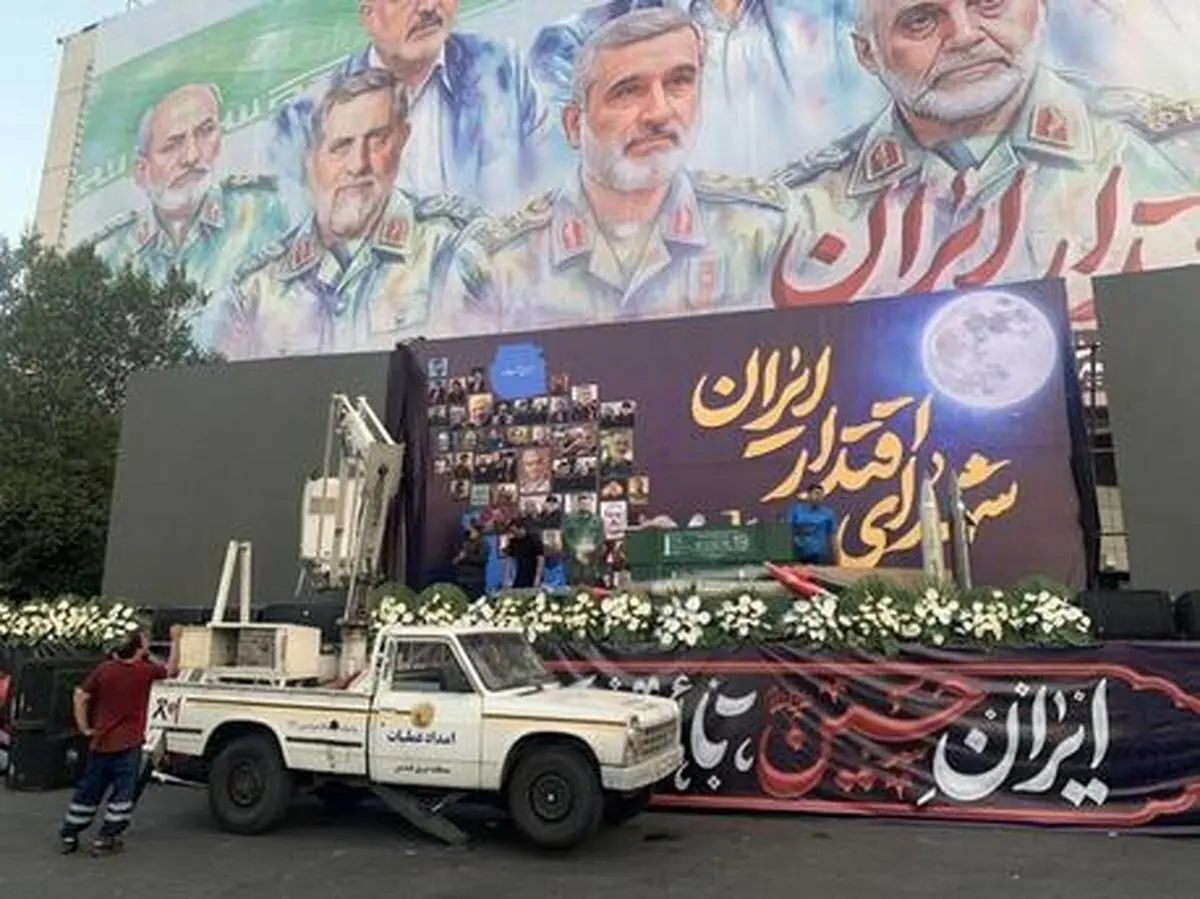 وداع مردم تهران با سرداران و دانشمندان شهید