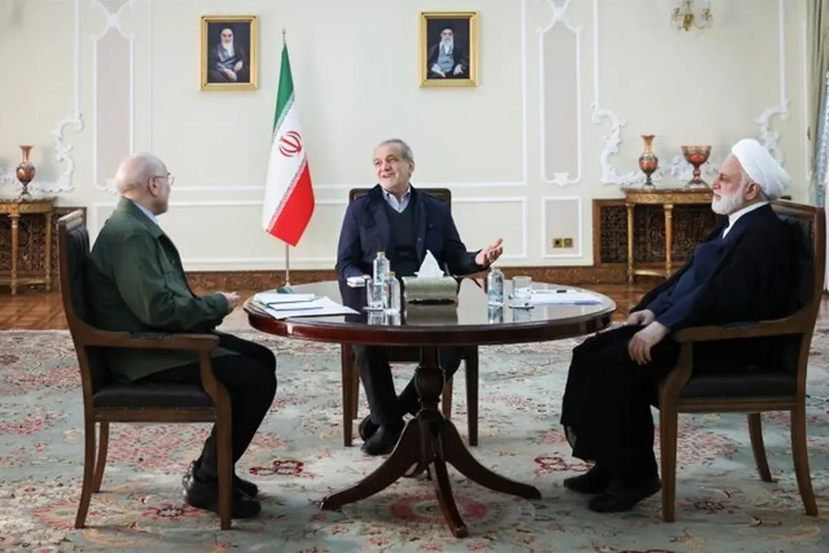 
نشست مشترک سران قوا به میزبانی رئیس جمهور
