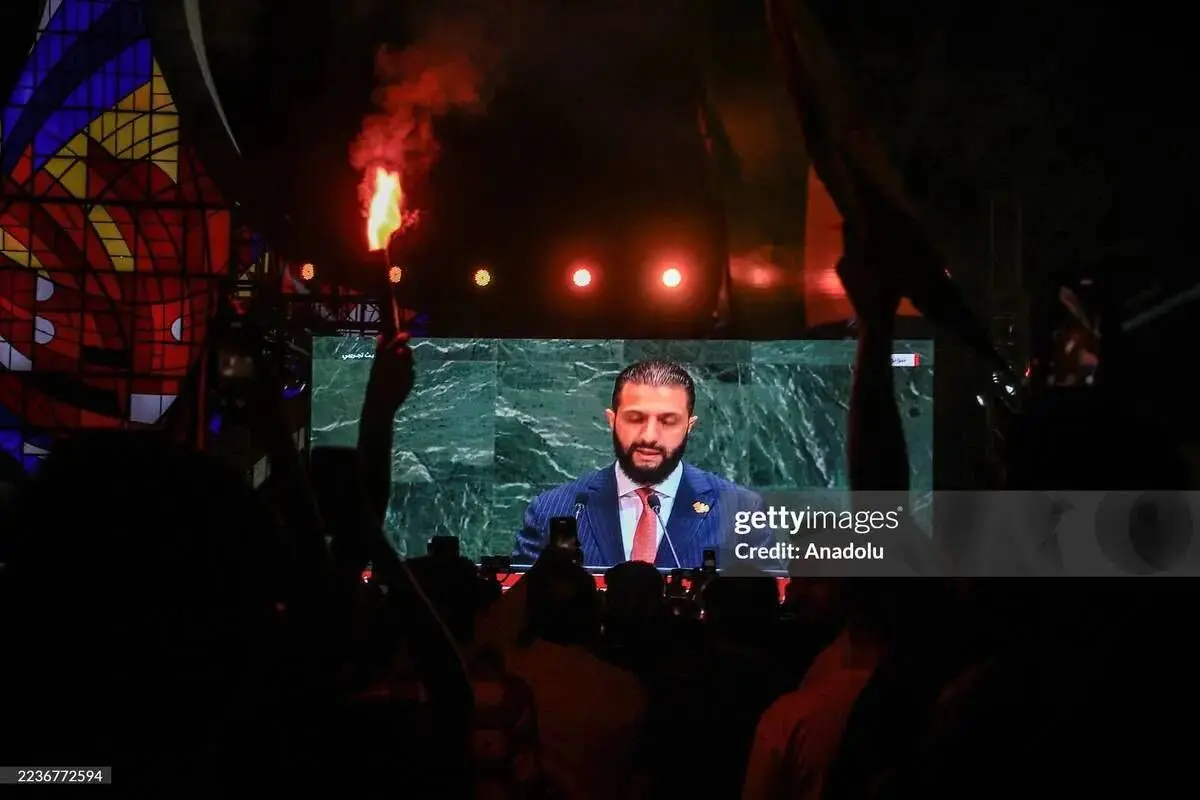 جشن و پایکوبی سوری‌ها هنگام سخنرانی جولانی در سازمان ملل/گزارش تصویری