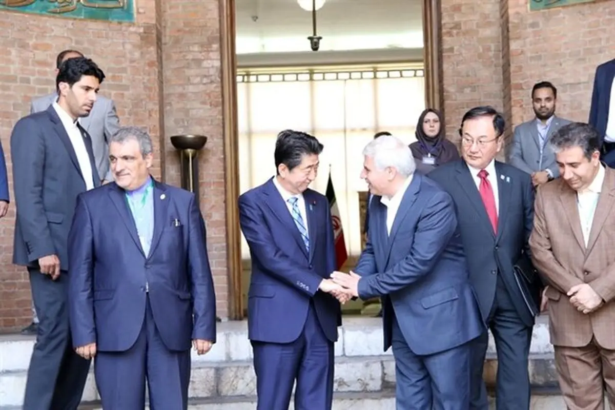 بازدید نخست وزیر ژاپن از موزه ملی ایران