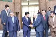 بازدید نخست وزیر ژاپن از موزه ملی ایران