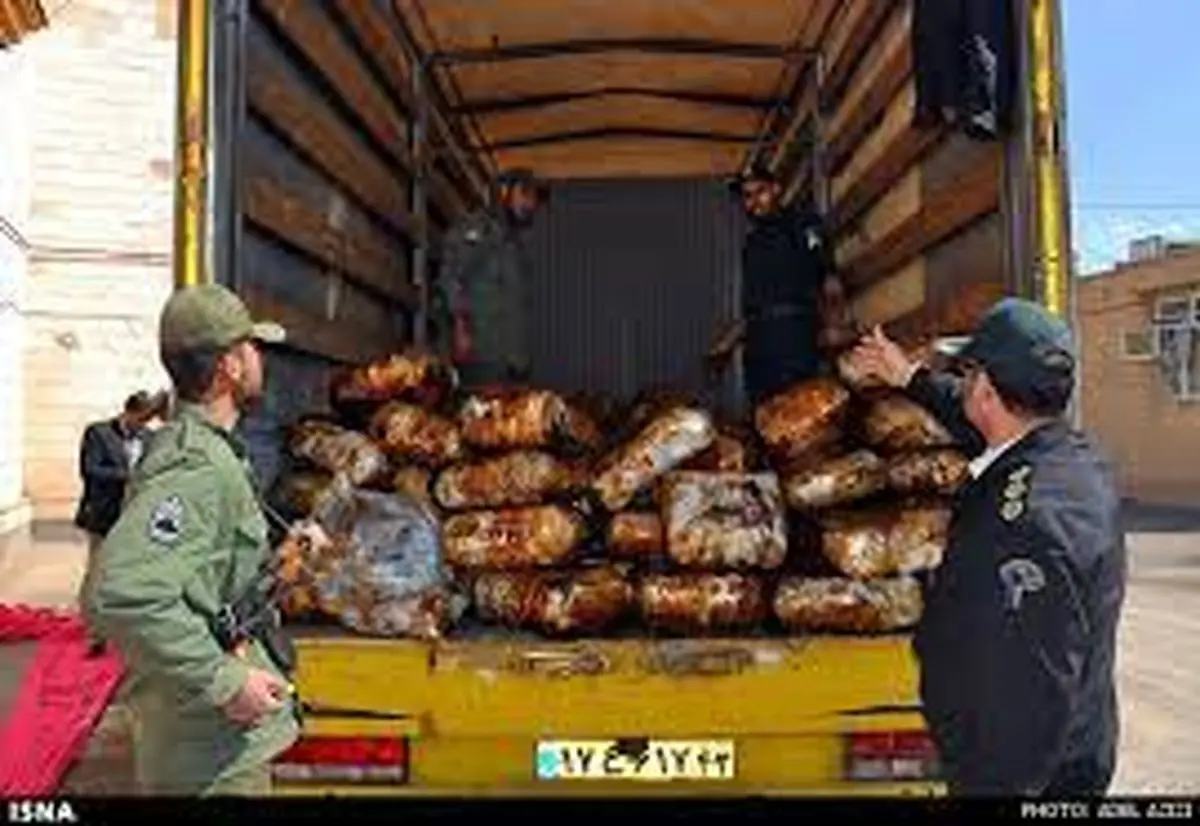 کشف تریاک در بار بادمجان!