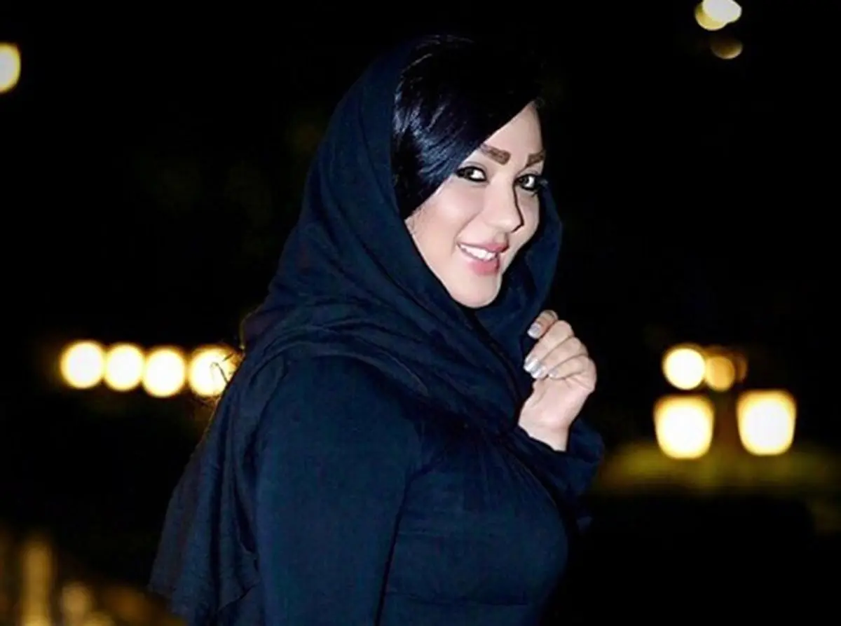 خانم بازیگر در ورزشگاه ابوظبی به تماشای بازی پرسپولیس و الهلال نشست/عکس