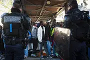 تخلیه یکی از ایستگاه های مترو پاریس از پناهجویان
