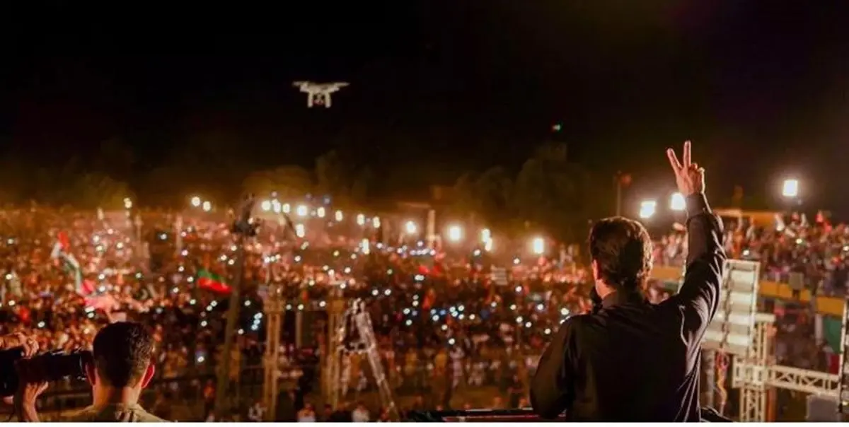 عمران خان در محاصره پلیس پاکستان+فیلم