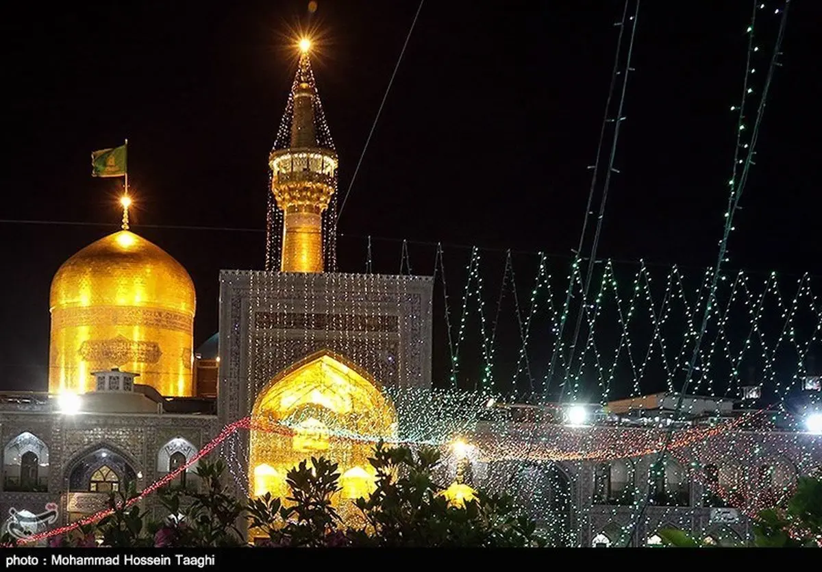 بارگاه منور رضوی در شب میلاد حضرت فاطمه معصومه(س) جلوهای از نور و سرور بود