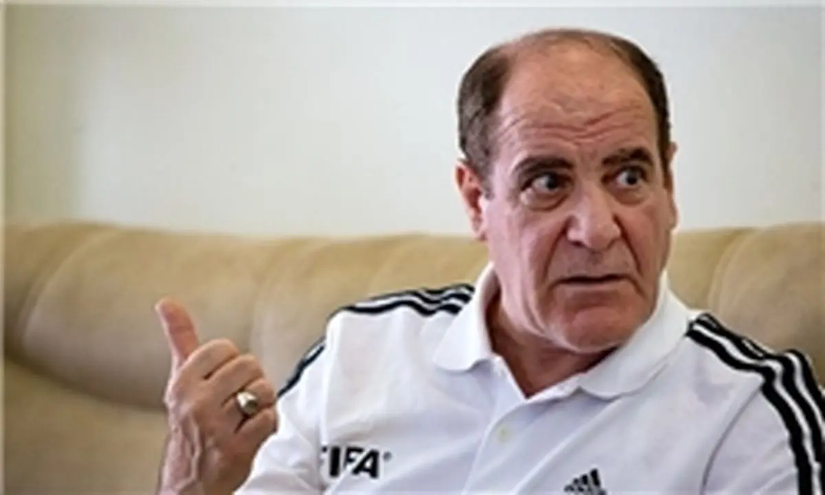 بازیکن استقلال باید اخراج میشد!