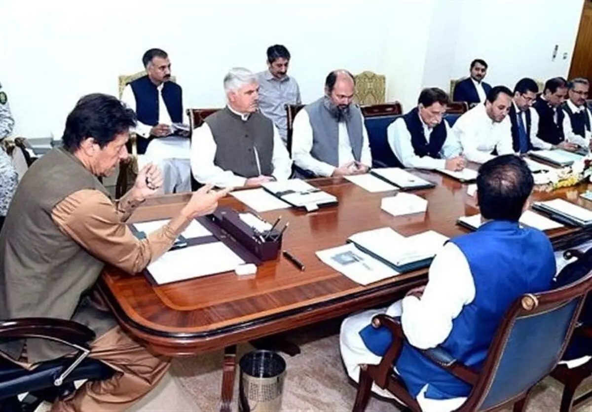  کابینه عمران خان با خروج مشروط نواز شریف موافقت کرد 