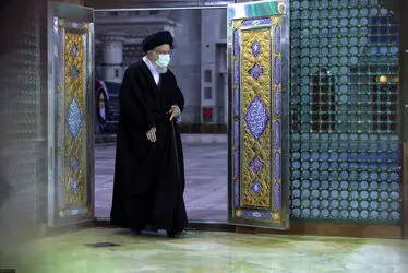 حضور در مرقد مطهر امام