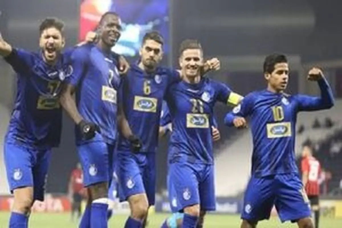 کارت بازی مهاجم استقلال با پیراهن پرسپولیس/عکس
