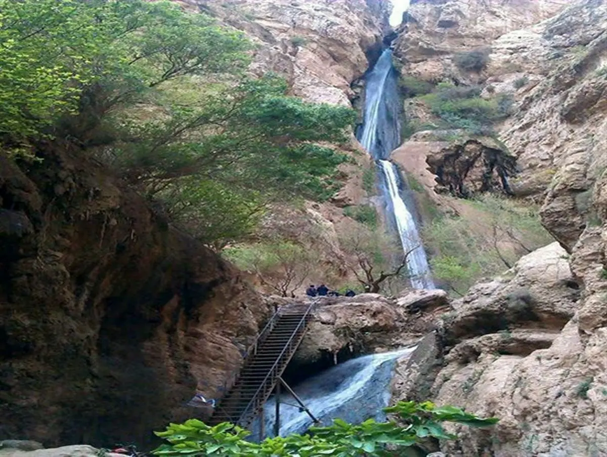 آبشار پیران و اثر تاریخی طاق گرا در صدر آمار بیشترین تعداد بازدیدکنندگان نوروزی شهرستان سرپلذهاب