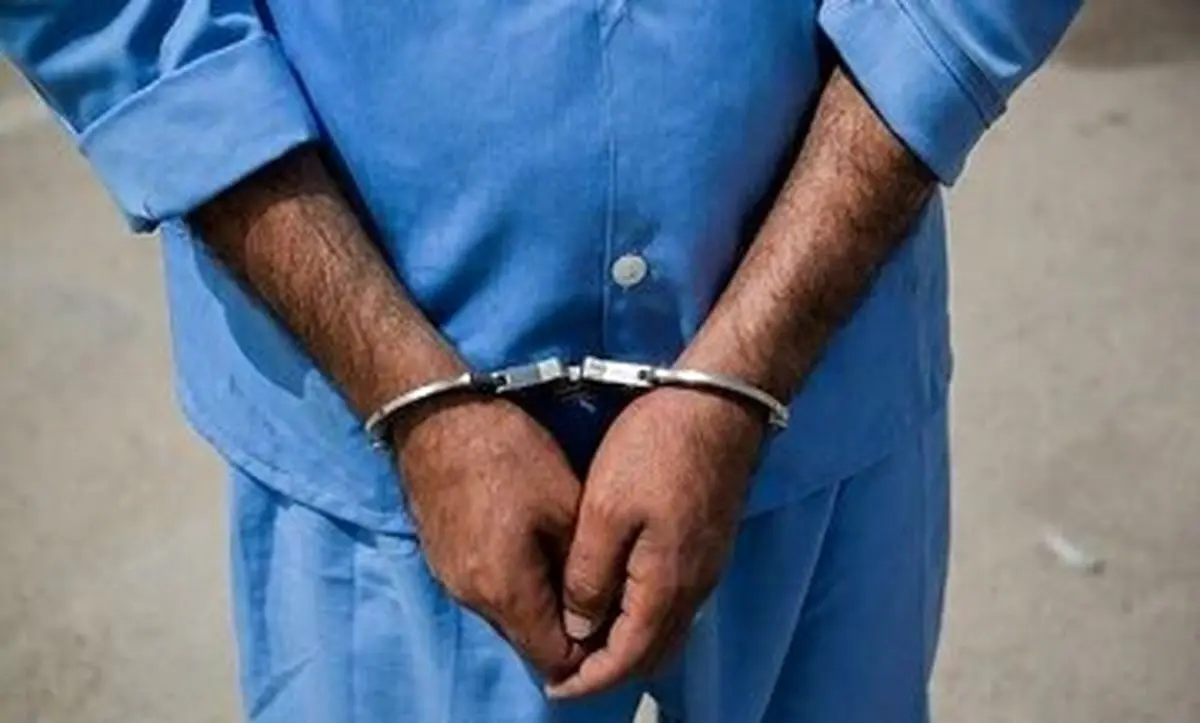 اولین تصویر منتشر شده از دستگیری عامل انتشار اسپری فلفل در ورزشگاه شیراز