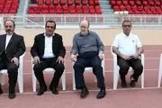 هواداران در انتظار جلسه ساعت 15 استقلال