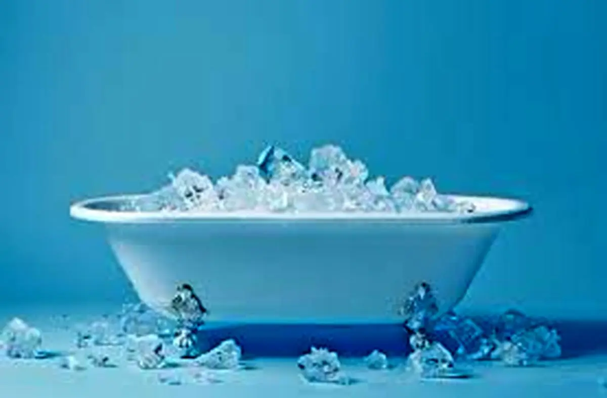 حمام یخ واقعاً مفید است؟/ یخ درمانی این سلبریتیها!