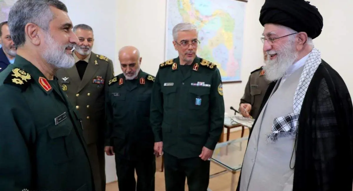 شوخی جالب و بامزه شهید حاجی زاده با رهبر انقلاب 